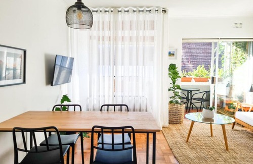 Three Anchor Bay Apartment | 13 Middelhof