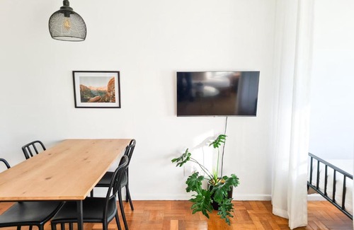 Three Anchor Bay Apartment | 13 Middelhof