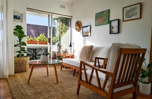 Three Anchor Bay Apartment | 13 Middelhof