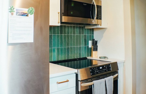 Urbandale Nations House | ~13 min to Broadway ~ Bright & Comfy West Nash Retreat