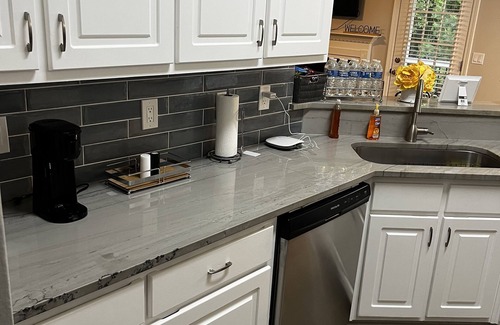 Fairburn House | 13 mins away from ATL airport and 22 mins away from downtown area and much more
