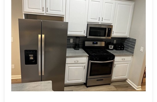 Fairburn House | 13 mins away from ATL airport and 22 mins away from downtown area and much more