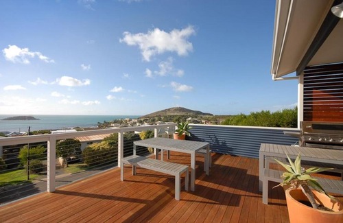 Encounter Bay House | 13 Olivebank - BYO Linen - Ocean Views