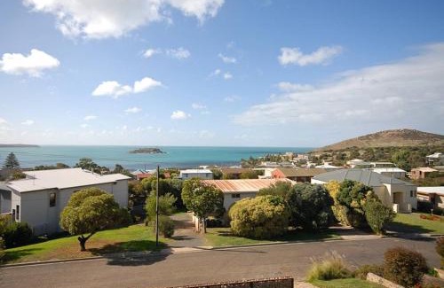 Encounter Bay House | 13 Olivebank - BYO Linen - Ocean Views