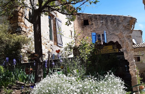 Ongles Apartment | 13-person apartment in Provencal farmhouse. Terrace with breathtaking view