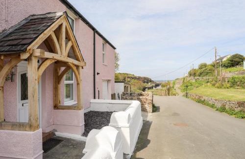 Amlwch House | 13 Quay Street