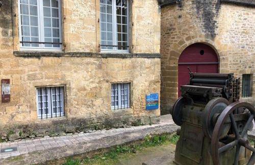 Sarlat-la-Caneda Historic Center Apartment | 130 m² Apartment ∙ 4 bedrooms ∙ 7 guests