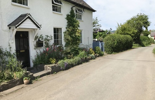 Clun Cottage | 130 m² Cottage ∙ 3 bedrooms ∙ 5 guests