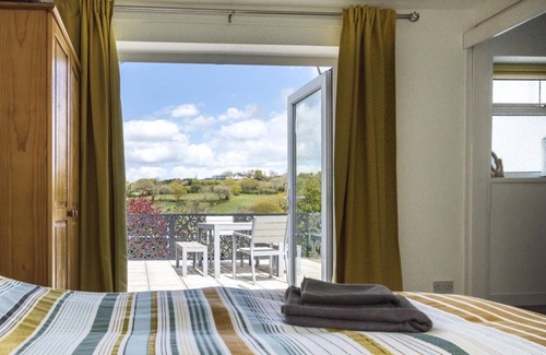 Wiseman's Bridge House | 130 m² House ∙ 3 bedrooms ∙ 6 guests