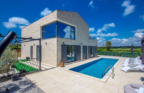 Nova Vas Villa | 130 m² Villa ∙ 3 bedrooms ∙ 8 guests