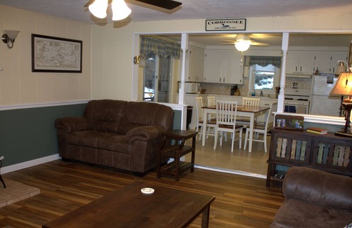Monmouth House | 130' Of Waterfront On Lake Cobbosseecontee