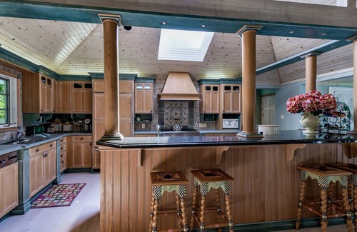 Muskoka Lakes Cottage | 1300' of Ultra Private Frontage! 3bed 2bath! Waterfall! Tennis Court!