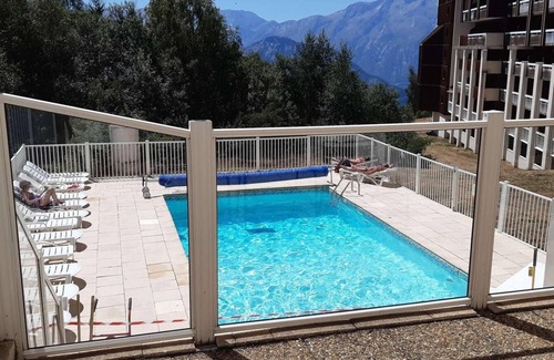 Bergers Apartment | 130m from ski slopes, 7th floor, swimming pool, sauna, balcony, tv, ski locker, 59m², Alpe d'Huez