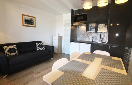 Bergers Apartment | 130m from ski slopes, 1st floor, swimming pool, sauna, balcony, tv, ski locker, 40m², Alpe d'Huez