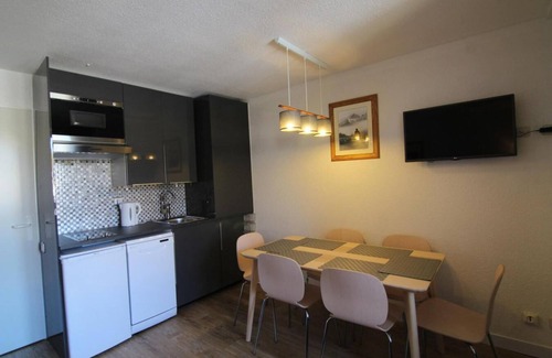 Bergers Apartment | 130m from ski slopes, 1st floor, swimming pool, sauna, balcony, tv, ski locker, 40m², Alpe d'Huez
