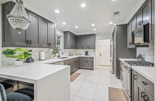Northridge House | 132 Stunning Modern Family Home Pool and Spa