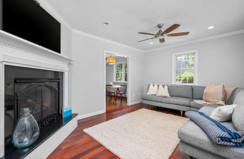 Yarmouth Port House | 134 Center Street Yarmouth - Anchor House