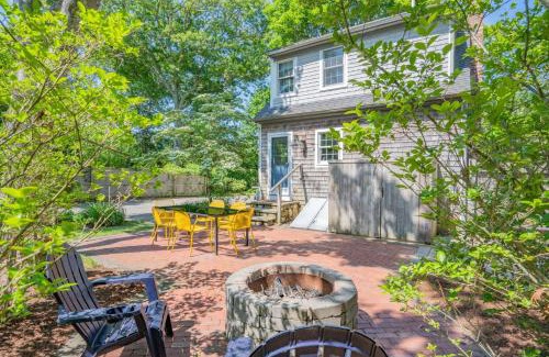 Yarmouth Port House | 134 Center Street Yarmouth - Anchor House