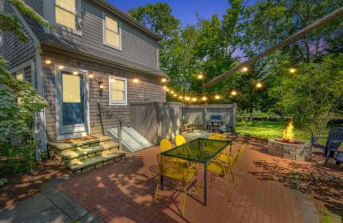 Yarmouth Port House | 134 Center Street Yarmouth - Anchor House