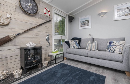 Brynteg Cottage | 134 Glan Gors - sleeps 6 guests in 3 bedrooms