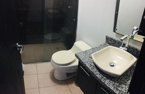 Simon Bolivar House | 1340 Quo Habitación en Lujoso Departamento a 1 minuto del Aeropuerto