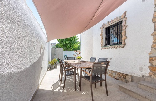 Castello d'Empuries Ski Chalet | 137-Empuriabrava house ground floor with pool-