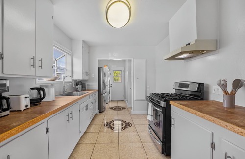 East San Jose House | 138 Spacious 4-bedroom house with WiFi, AC in charming San Jose