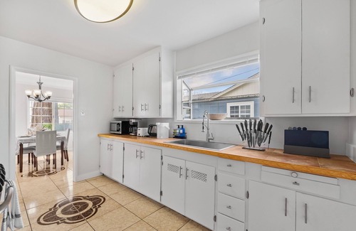 East San Jose House | 138 Spacious 4-bedroom house with WiFi, AC in charming San Jose