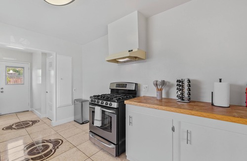 East San Jose House | 138 Spacious 4-bedroom house with WiFi, AC in charming San Jose