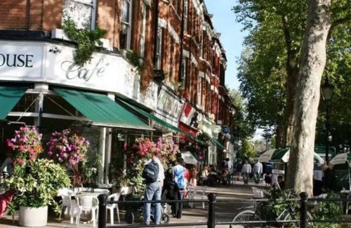 Mortlake House | 138KGH II · Beautiful West London Holiday Home II