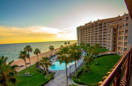 Sandy Beach Condo | 139 m² Condo ∙ 2 bedrooms ∙ 6 guests