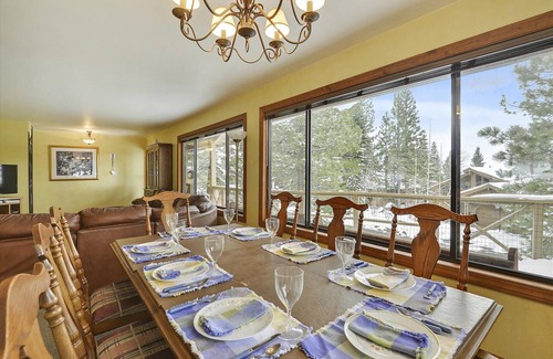 Lake Forest House | 139 m² House ∙ 3 bedrooms ∙ 8 guests
