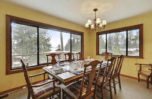 Lake Forest House | 139 m² House ∙ 3 bedrooms ∙ 8 guests