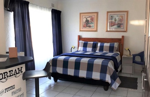 Ekurhuleni House | 13th Avenue Guesthouse Benoni