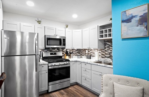 Roosevelt Condo | 14 Chelsea Place On The Park, In Heart Of Downtown