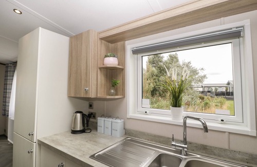 Burnham-on-Sea Cottage | 14 FAIRWAYS, family friendly, with pool in Burnham-On-Sea