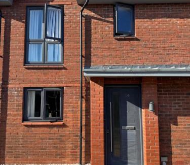 Swindon House | 14 Lumb close
