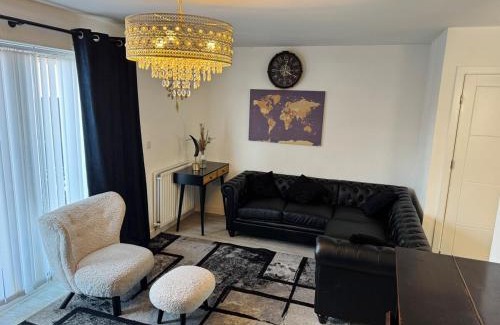 Swindon House | 14 Lumb close