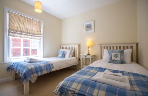 Aldeburgh House | 14 Market Cross Place - Beachfront location with lovely sea views - Aldeburgh Coastal Cottages