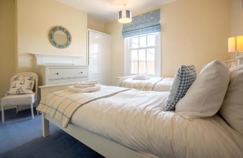 Aldeburgh House | 14 Market Cross Place - Beachfront location with lovely sea views - Aldeburgh Coastal Cottages