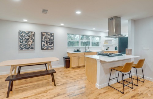 Irving House | 14 Mi to Dallas: Irving Escape w/Patio & Fire Pit