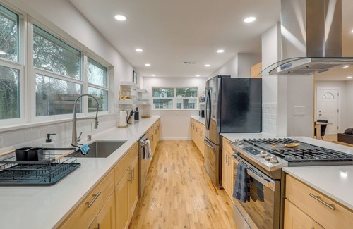 Irving House | 14 Mi to Dallas: Irving Escape w/Patio & Fire Pit