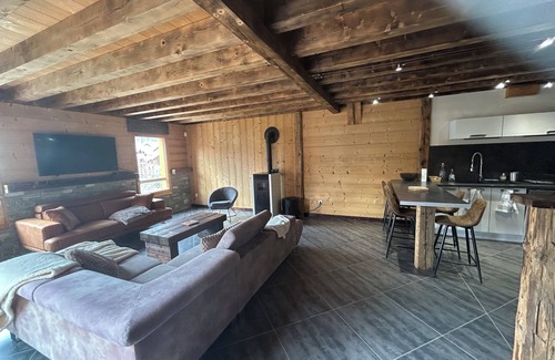 Saint-Sorlin-d'Arves Ski Chalet | 14-person chalet close to the slopes and the Croix de fer pass