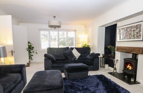 Rushmoor District Cottage | 14 QUEEN VICTORIA COURT, family friendly in Farnborough