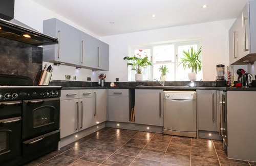 Rushmoor District Cottage | 14 QUEEN VICTORIA COURT, family friendly in Farnborough