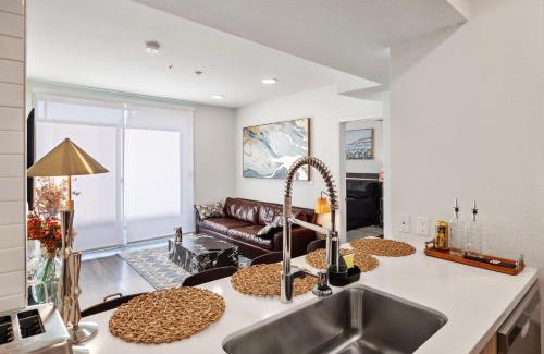 Downtown Apartment | 14 Santa Monica Gorgeous Apartment