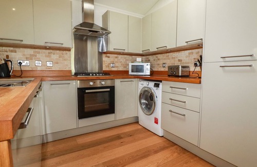 Looe Cottage | 14 STONERUSH VALLEY, pet friendly, luxury holiday cottage in Lanreath