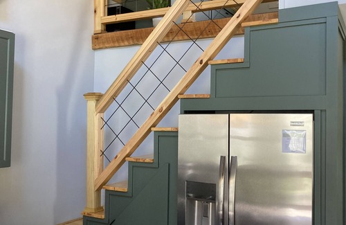 Speedwell House | 140 acres Hidden Gem Tiny Home w/biking trails, luxury shower, and loft!