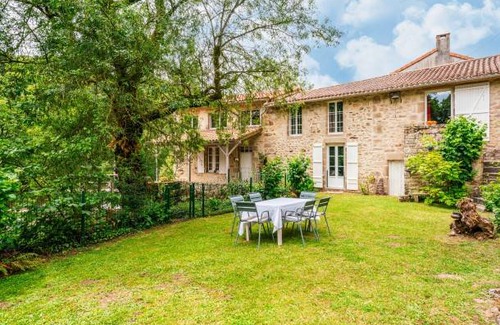 Mortagne-sur-Sevre House | 140 m² House ∙ 2 bedrooms ∙ 4 guests