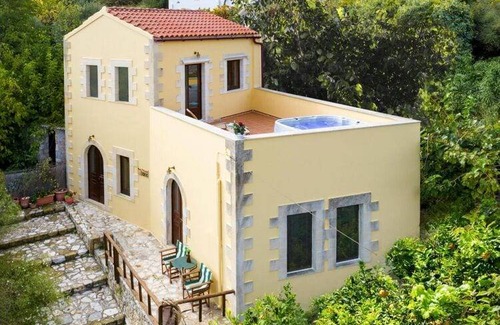 Maheri House | 140 m² House ∙ 2 bedrooms ∙ 5 guests